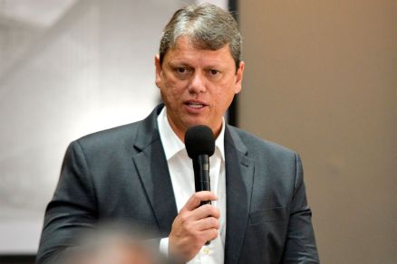 Tarcísio tenta conciliar defesa de Bolsonaro, ida ao 7/9 e discrição