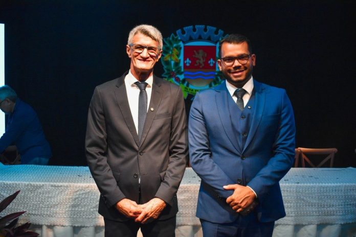 TRE-MT mantém mandatos de Chico Gamba e Robson Quintino, apesar de voto divergente