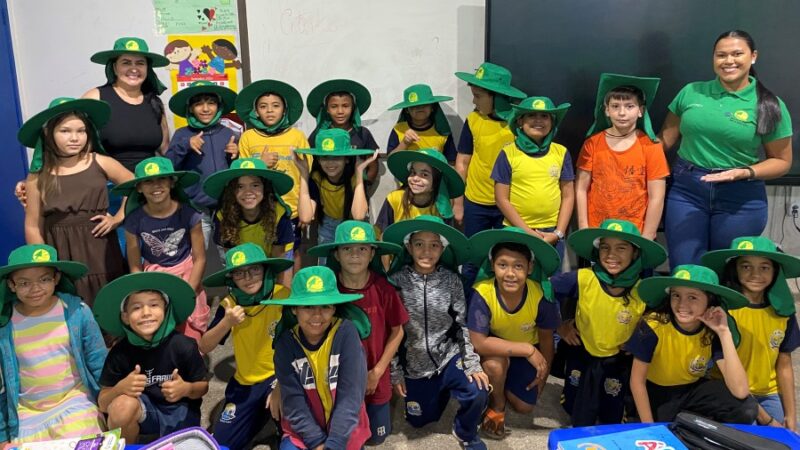 Coogavepe realizou a doação de 28 chapéus para a Escola Dom Helder