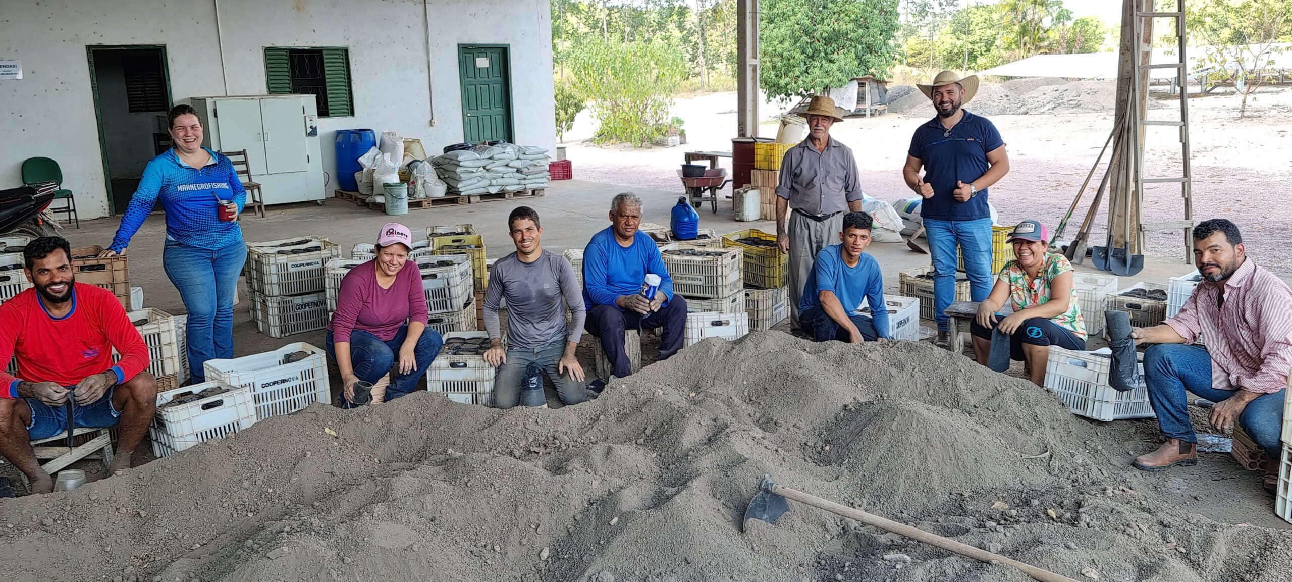 Secretaria de Agricultura e Coopernova incentivam produtores de cacau com espaço e substrato para início das primeiras mudas