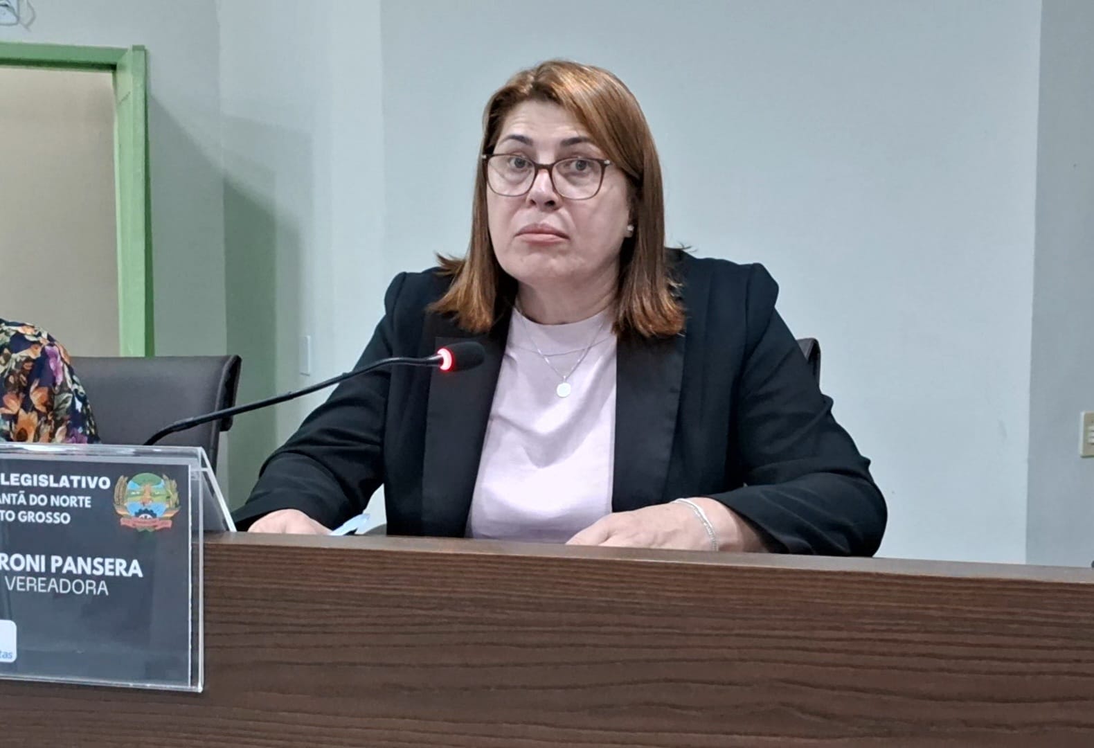 Vereadora Veroni apresenta indicações para melhorias no trânsito, na saúde e no atendimento do SUS em Guarantã do Norte.