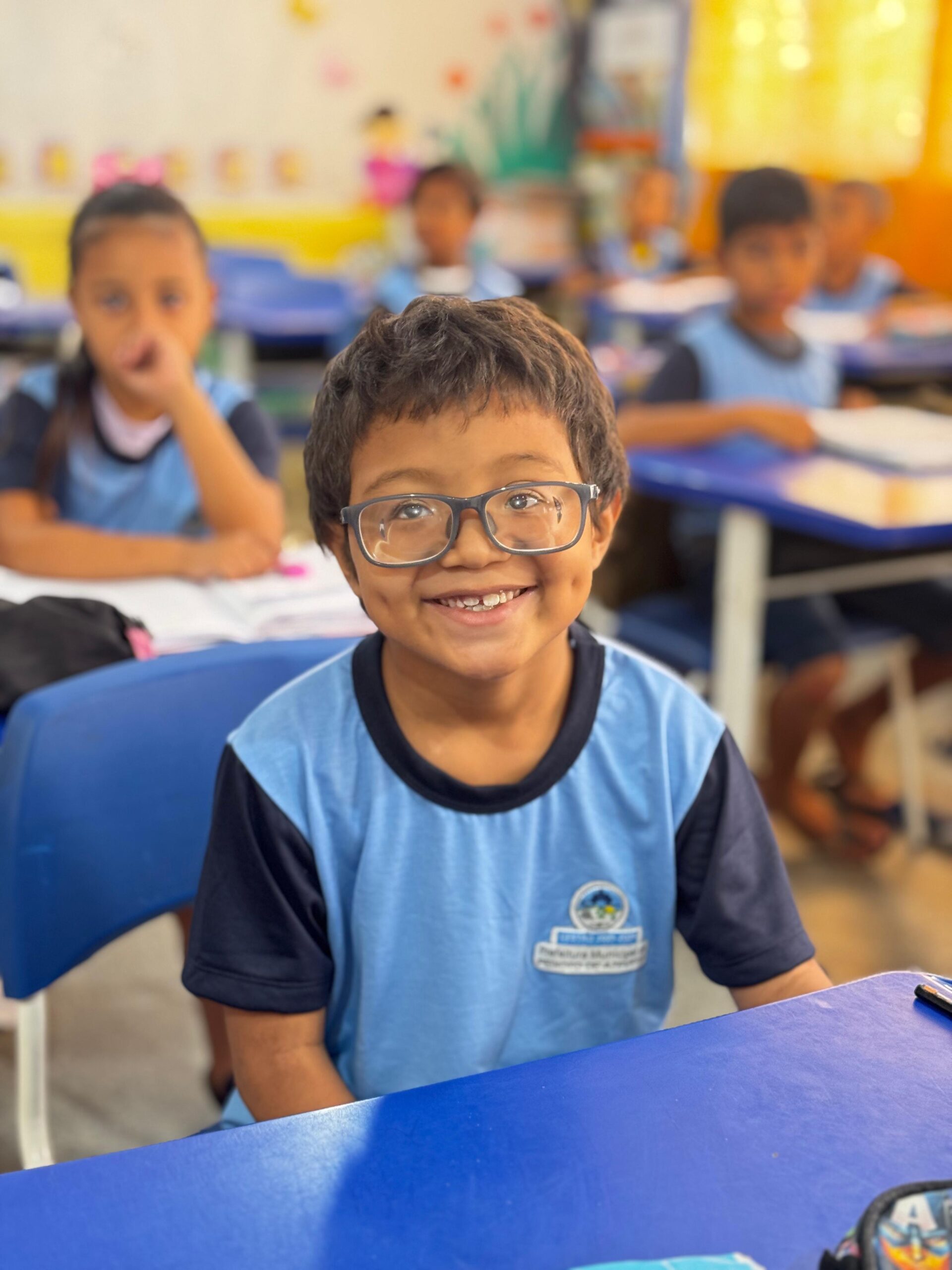 Secretaria de educação de Peixoto realiza entrega de novos uniformes escolares