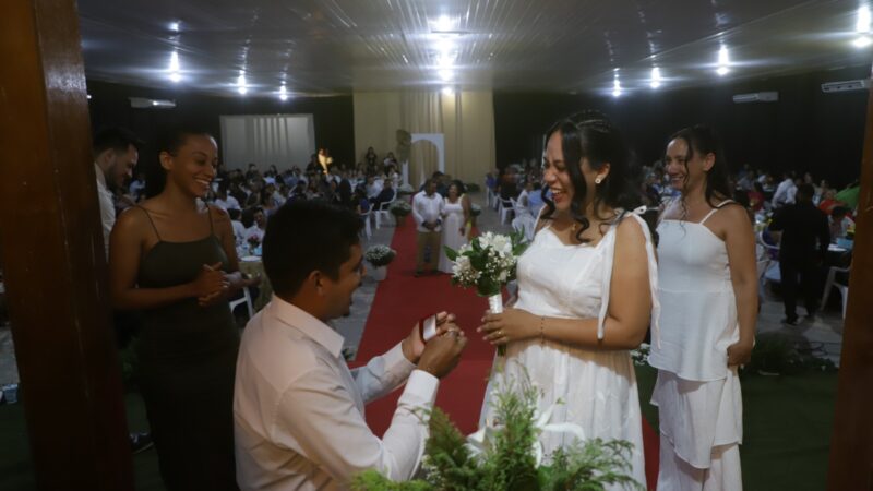 Matupá oficializa união de 27 casais em Casamento Social