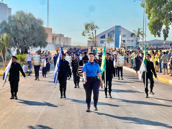 Desfile marcou 7 de setembro em Colíder com presença de várias instituições
