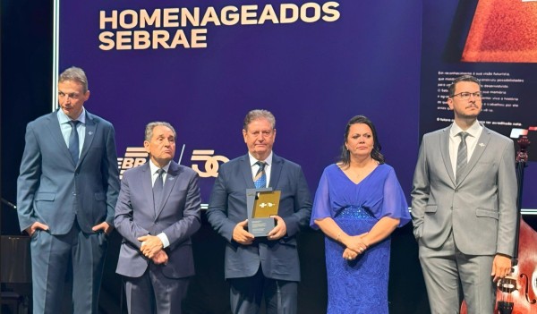 Ex-prefeito de Colíder, Celso Banazeski recebe do Sebrae prêmio Prefeito Empreendedor