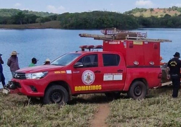 Bombeiros localizam corpos de pescadores que se afogaram em lago de represa