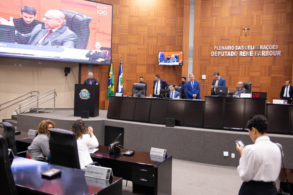 Deputados aprovam Lei de Diretrizes Orçamentárias para 2026