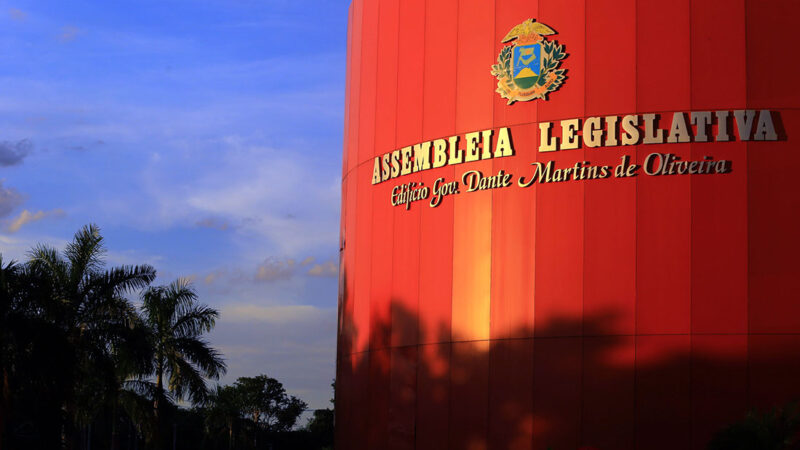 Deputados aprovam projeto do governo que doa área para nova escola em Mato Grosso