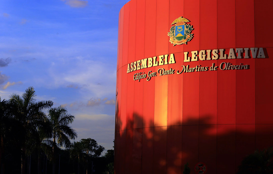 Deputados aprovam projeto do governo que doa área para nova escola em Mato Grosso