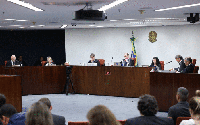 STF forma maioria e condena Bolsonaro a 27 anos em regime fechado