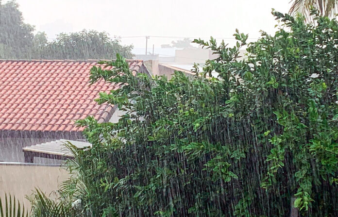 Chove em Sinop encerrando o período de estiagem; veja previsão