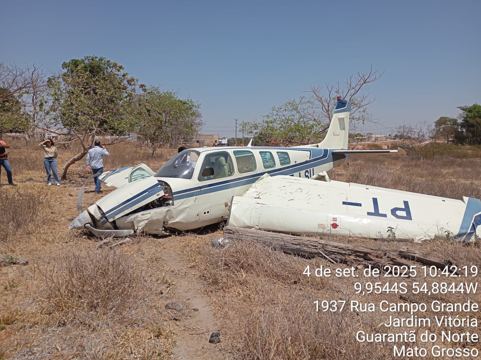 Aeronave faz pouso forçado na cabeceira da pista do aeródromo municipal.
