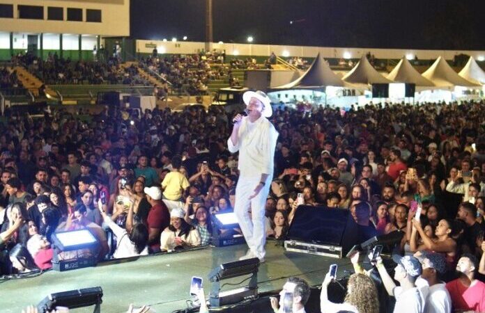 Shows de Frank Aguiar e Marcos e Belutti reúnem mais de 30 mil pessoas em Sinop