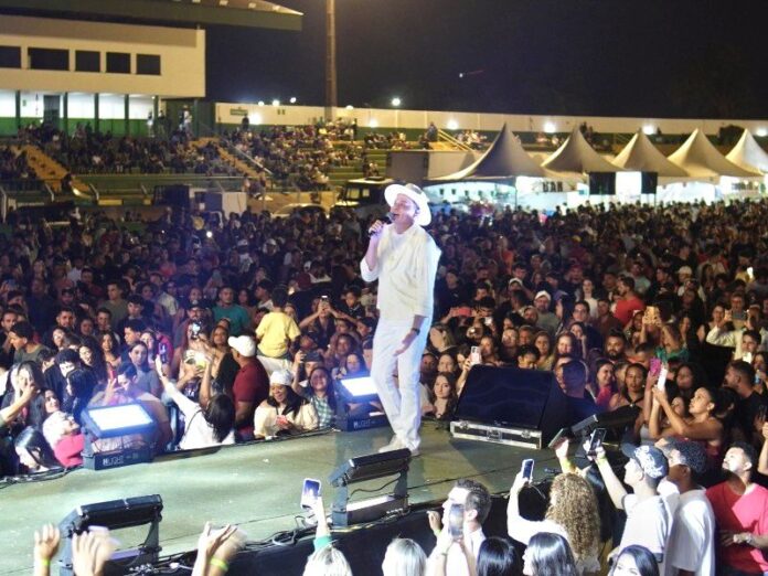 Shows de Frank Aguiar e Marcos e Belutti reúnem mais de 30 mil pessoas em Sinop