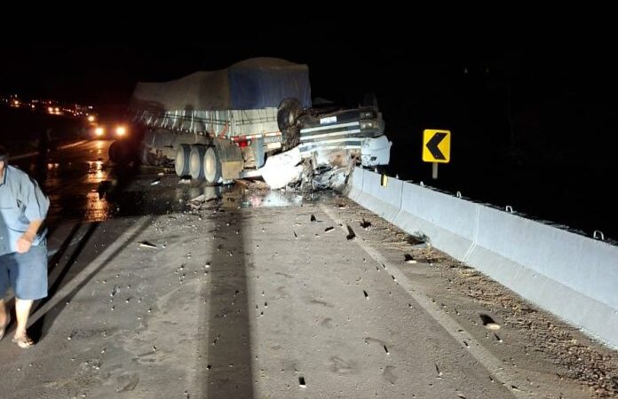 Caminhoneiro morre em grave acidente na BR-163 no norte de MT