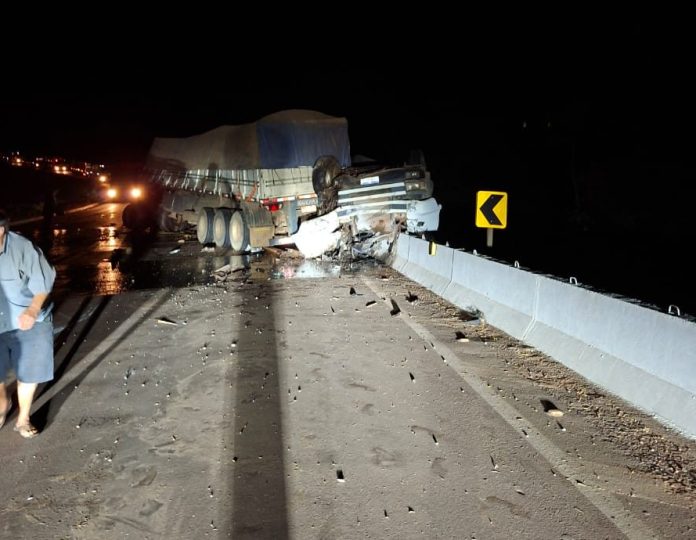 Caminhoneiro morre em grave acidente na BR-163 no norte de MT