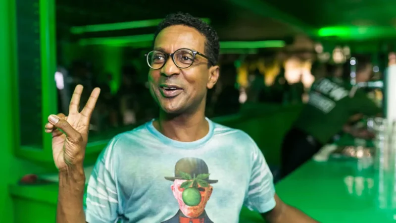 Luis Miranda chama confusão com mulher em protesto de episódio isolado