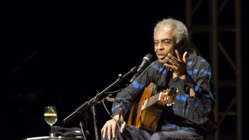 Gil leva Domingão às lágrimas: ‘Estou aqui hoje cantando para Preta’