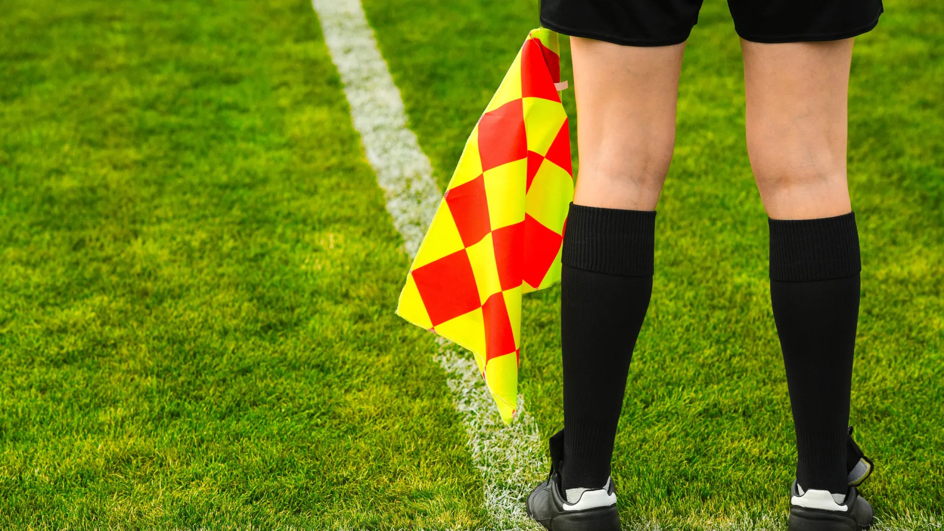 Arbitragem gera revolta da Libertadores a jogos atrasados do Brasileiro