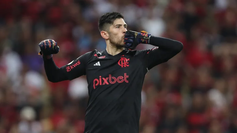 Goleiro Rossi se vê em melhor fase da carreira no Flamengo