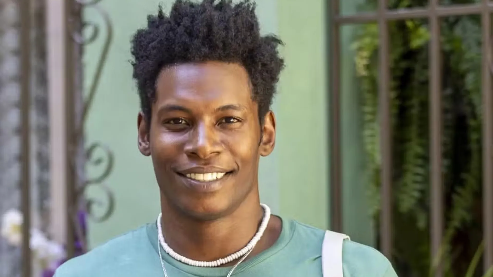 Breno Ferreira fala do clímax de André e Aldeíde em ‘Vale Tudo’ e do namoro com Clara Moneke