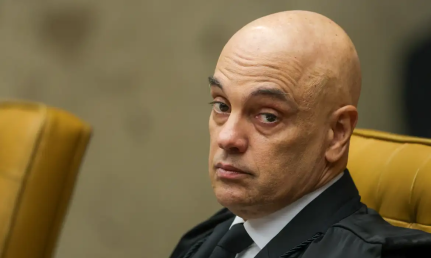 Moraes solicita à PGR manifestação sobre pedido de prisão de Eduardo Bolsonaro