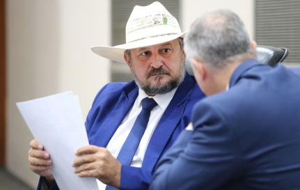 AL aprova projeto que libera armas para advogados de MT