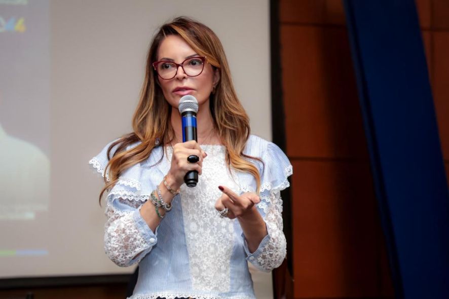 Virginia quer ouvir “voz do povo” antes de definir candidatura