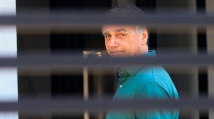 Em prisão domiciliar, Bolsonaro pede autorização para receber barbeiro pessoal