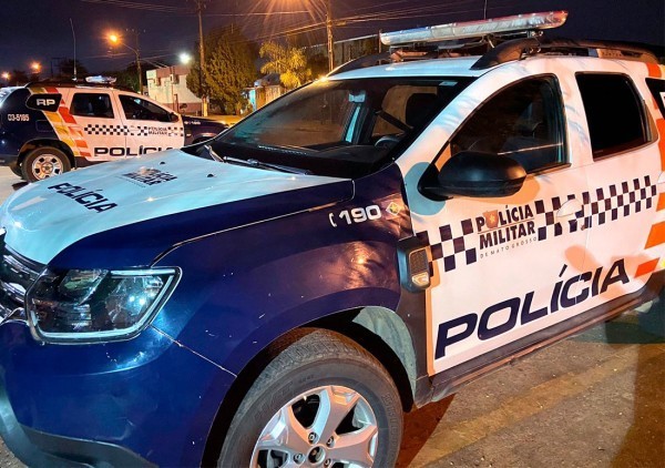 Menor é apreendido após empinar moto e colidir com viatura da PM em Colíder