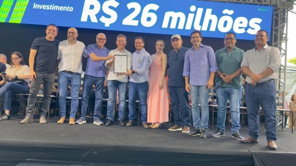 Mauro Mendes anuncia mais R$ 32 milhões e entrega 354 escrituras para Nova Canaã do Norte