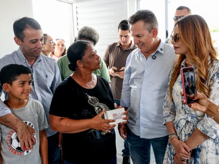 Governo de MT entrega casas para famílias em situação de vulnerabilidade: “Esperei 12 anos por esse momento”, afirma contemplada