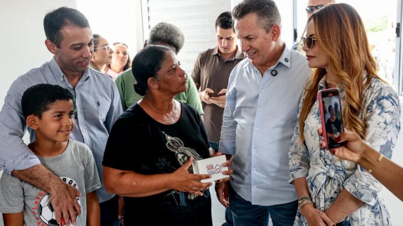 Governo de MT entrega casas para famílias em situação de vulnerabilidade: “Esperei 12 anos por esse momento”, afirma contemplada