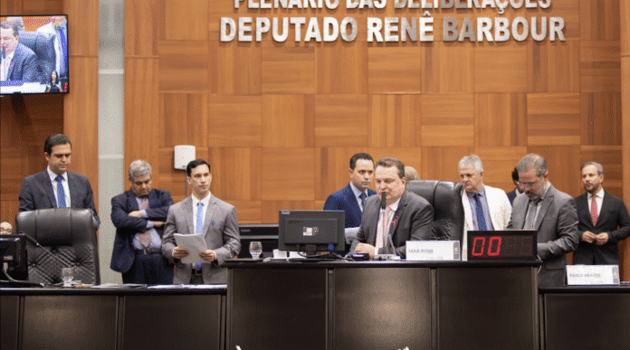 Assembleia ouve diretor da ANEEL sobre renovação da concessão de energia para Energisa