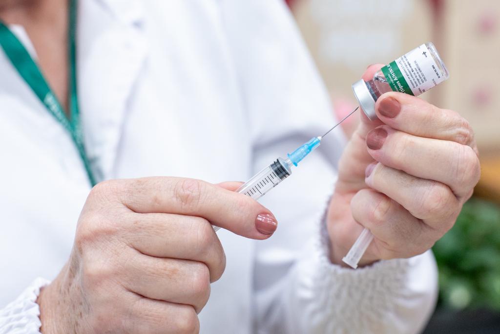 Dia D da vacinação ocorre neste sábado (18) em todo o país