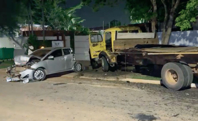 Caminhão bate em vários veículos em Sorriso e motorista é detido suspeito de embriaguez