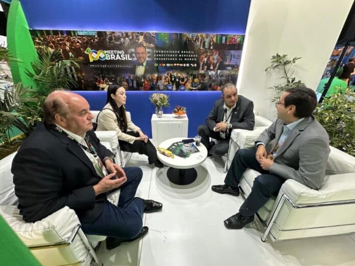 Governo de MT se reúne com empresas aéreas na Argentina e discute rota internacional