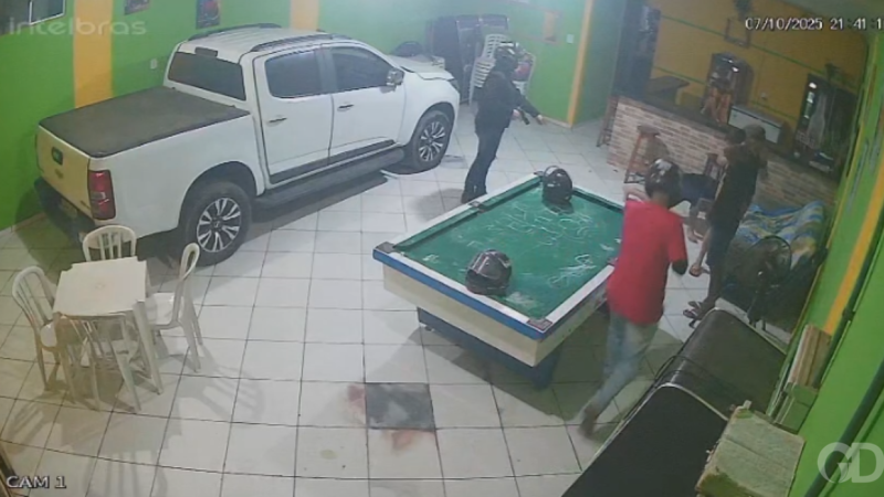Vídeo – Jovens de 23 e 16 anos são assassinados em bar de MT