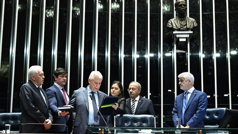 Ex-secretário toma posse como senador por Mato Grosso