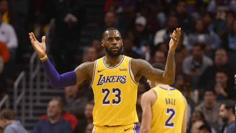 LeBron James promete anunciar “decisão das decisões” nesta terça-feira