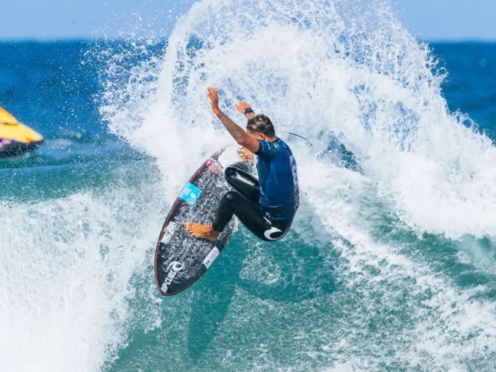 Surfe: Samuel Pupo é campeão em Saquarema e se aproxima da elite mundial