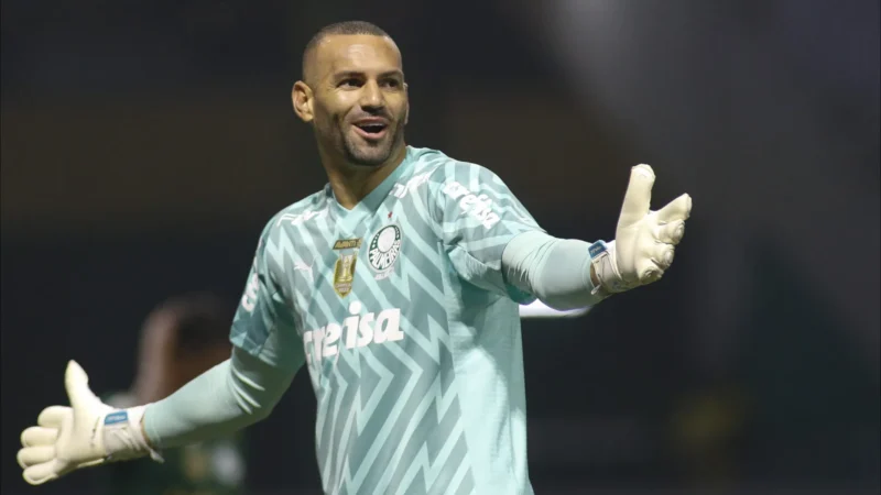 Palmeiras confirma lesão de Weverton, que não deve enfrentar o Fla