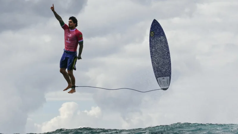 Foto icônica de Gabriel Medina entra para acervo do Museu Olímpico