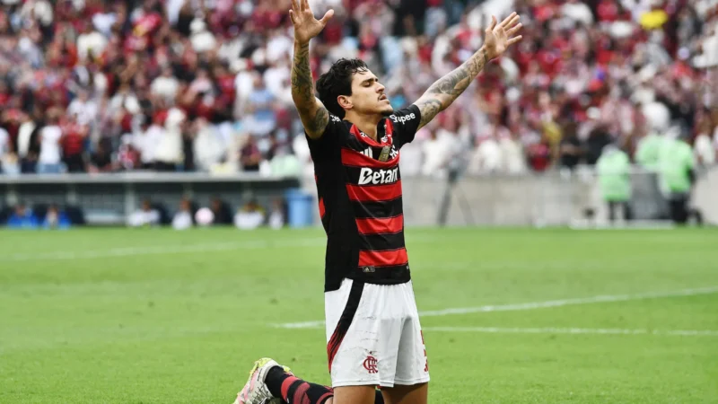 Flamengo vence no Maracanã e empata em número de pontos com Palmeiras