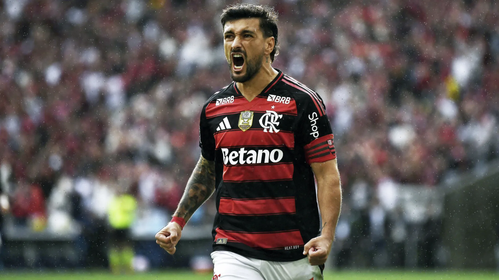 Arrascaeta relata tentativa de assalto após vitória do Flamengo no Maracanã