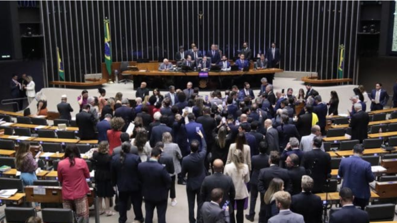 Câmara aumentando salários do Judiciário; veja como votaram mato-grossenses