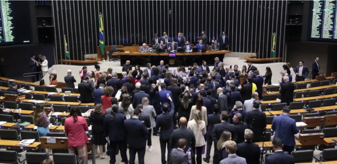 Câmara aumentando salários do Judiciário; veja como votaram mato-grossenses