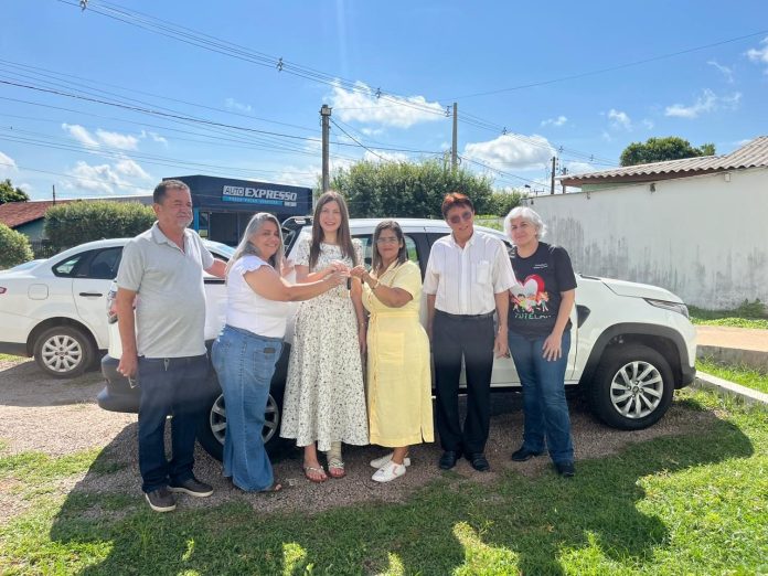 Prefeitura de Colíder entrega de veículo ao Conselho Tutelar com participação da secretária de Assistência Social