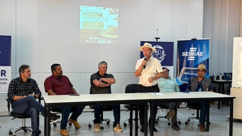 Prefeitura de Sinop e Empaer entregam cartões Fundaaf 2.2 para 40 famílias de agricultores familiares