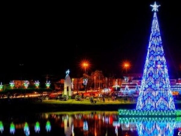 Matupá se prepara para o brilho e encanto com a montagem da decoração natalina
